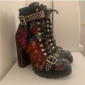 Lilith floral combat boot size 9 Brand New In Box Never Been Worn